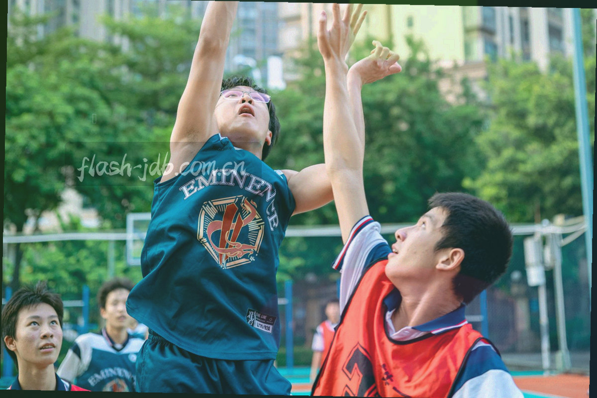 深墨蓝背景上的半透明盾形轮廓与电路纹理，电子青细线勾勒，无人物与文字